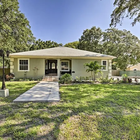 Tampa Oasis With Pool About 7 Mi To Busch Gardens! Villa
